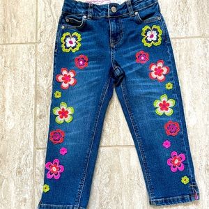 Mini Boden flower embroidery above the ankle jeans !!